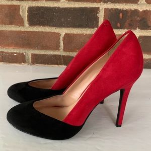 Like new BCBGGeneration color block pump
